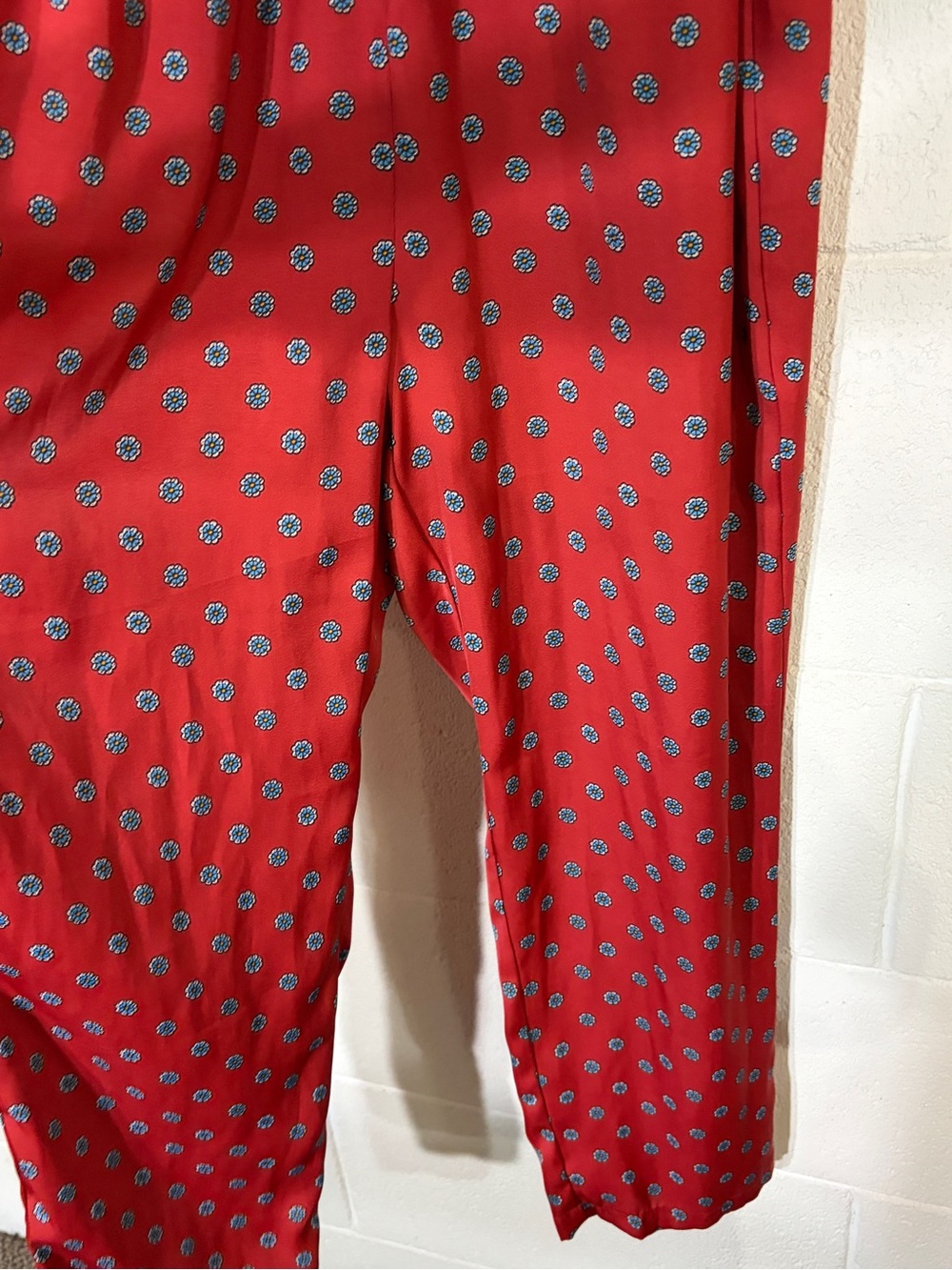 NWT Urban Outfitters S-P Red Floral V-Neck Jumpsuit Short Sleeve Tie Belt Boho - Picture 3 of 11